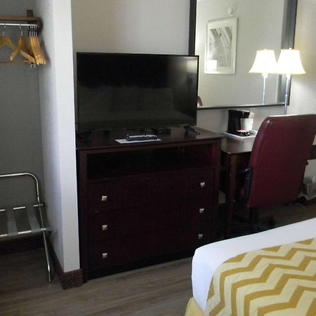 Travelodge Inn & Suites By Wyndham Albany Esterno foto