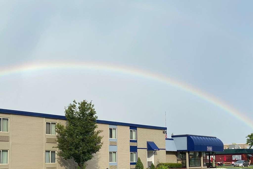 Travelodge Inn & Suites By Wyndham Albany Esterno foto